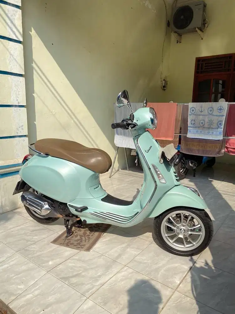 Vespa Primavera Regis 2021