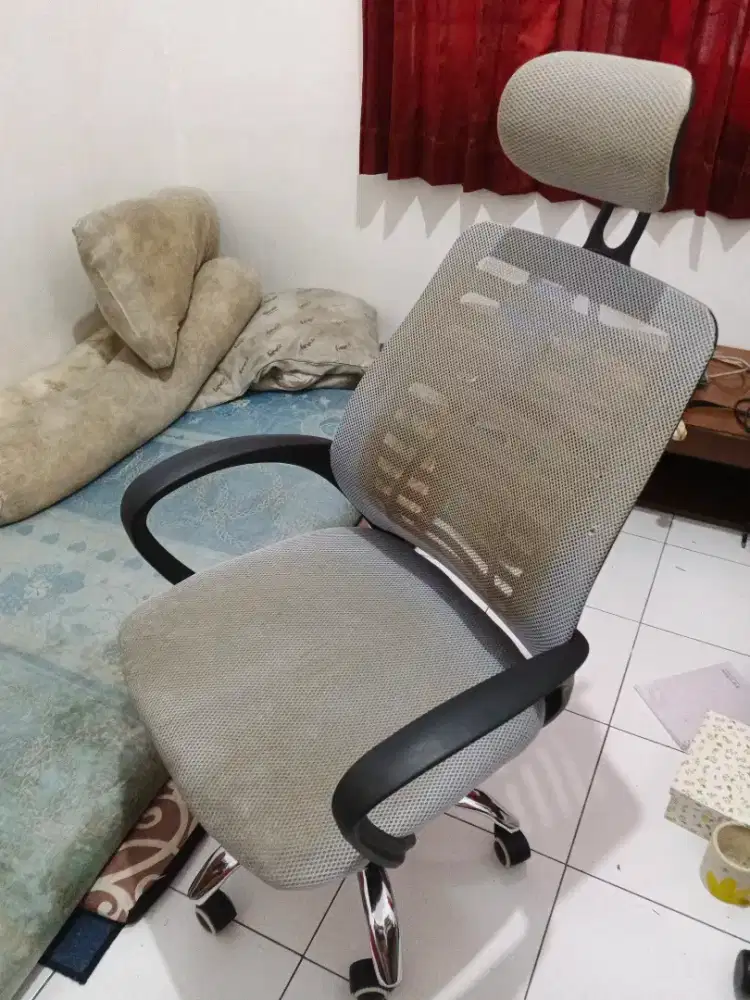 Kursi kerja komputer merek kuca
