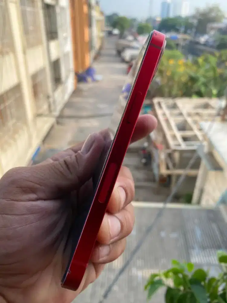 iPhone 13 256 merah