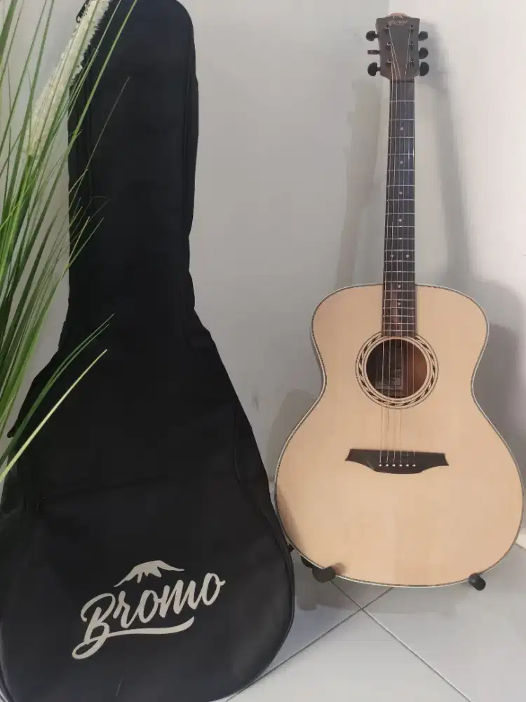 Dijual Guitar Akustic Streng Bromo BAA2 jarang pake