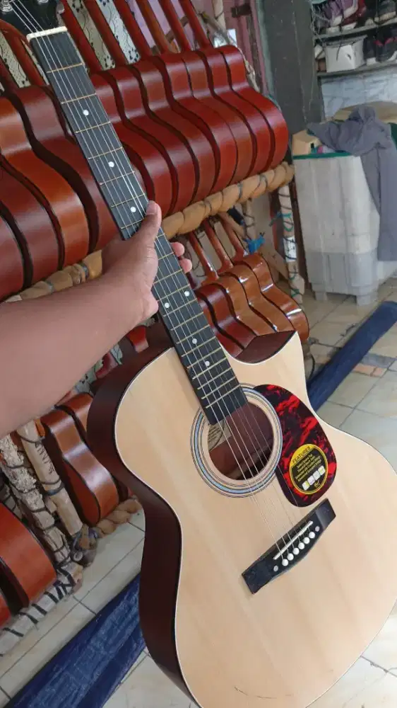 Gitar akustik tanbes