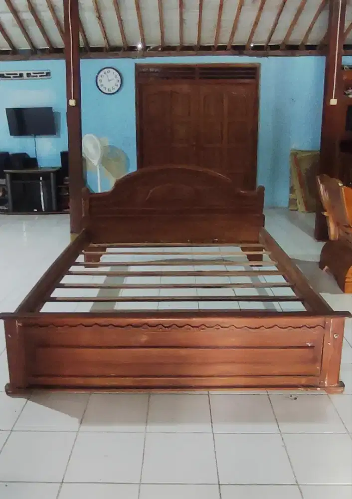 Dipan jati bekas ukuran 200 x 160