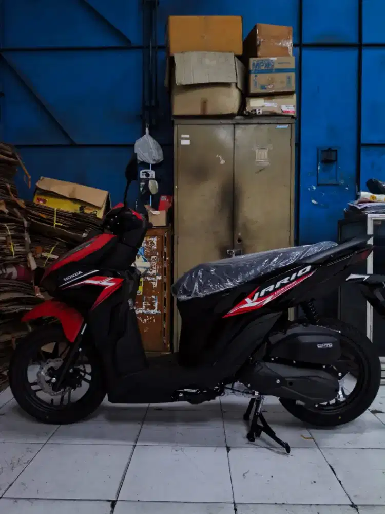 MOTOR HONDA VARIO 125 CBS MERAH