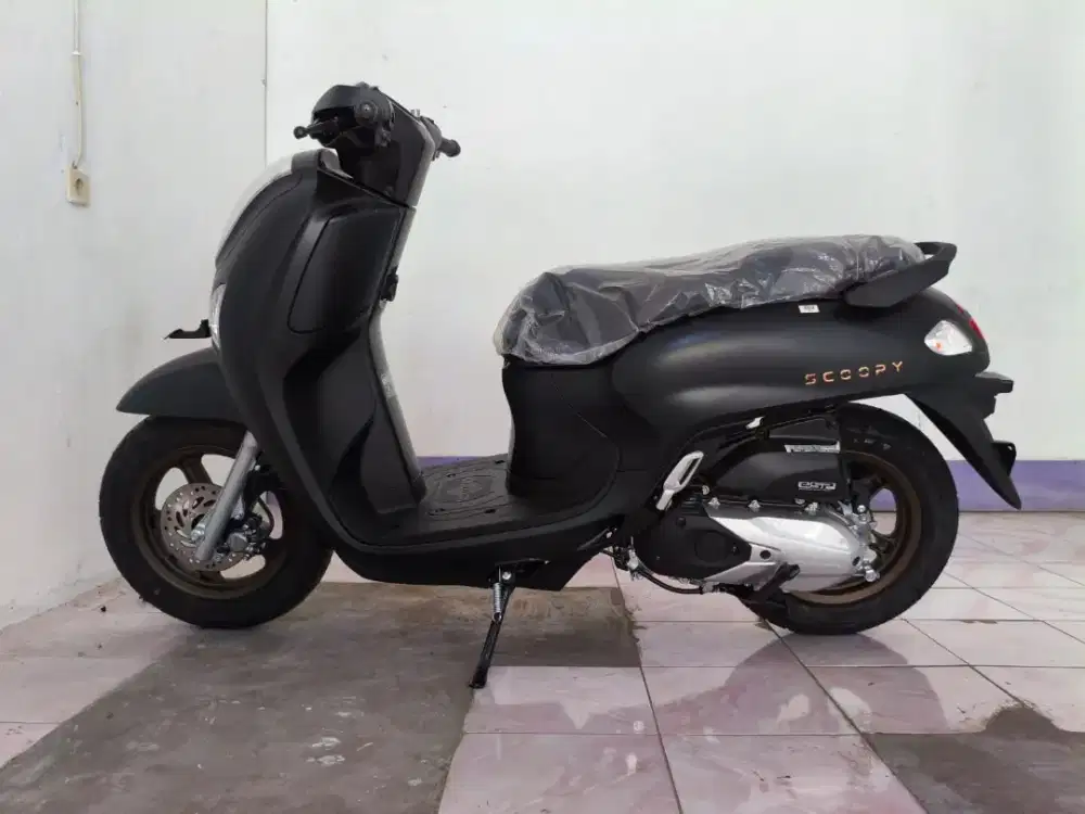 SCOOPY PRESTIGE BLACK REMOT