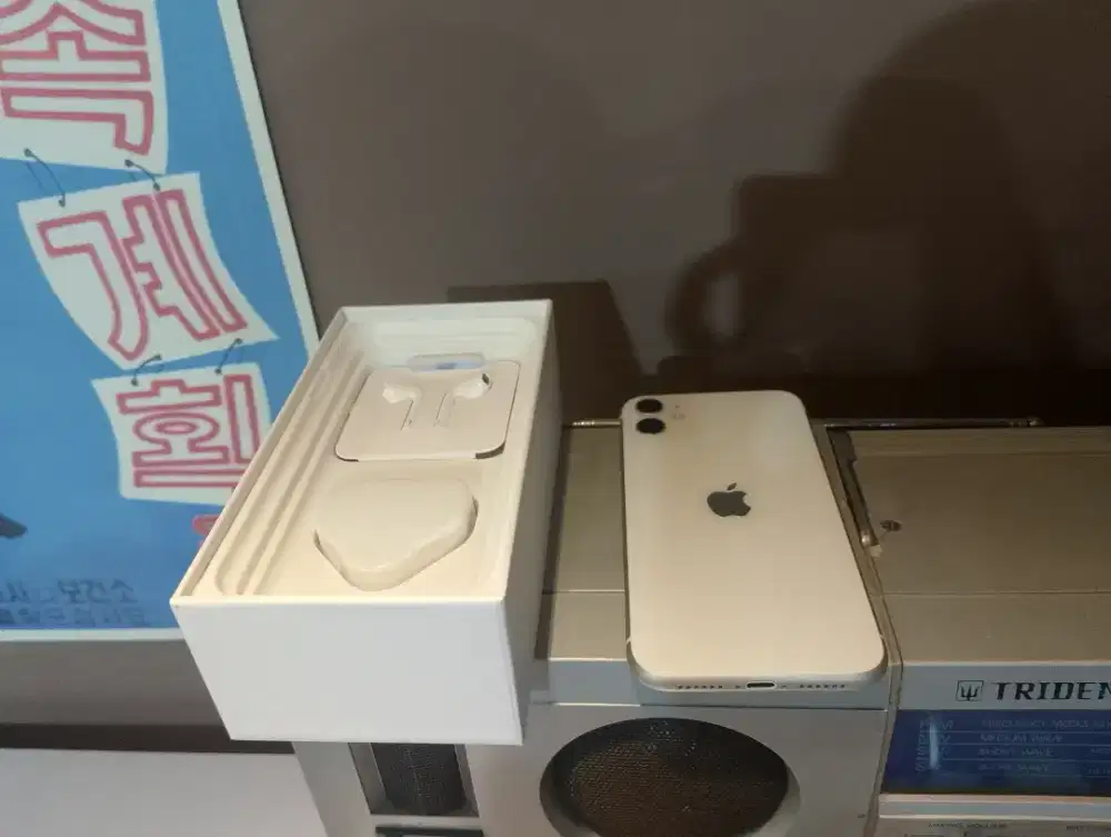 Iphone 11 128gb putih wangi