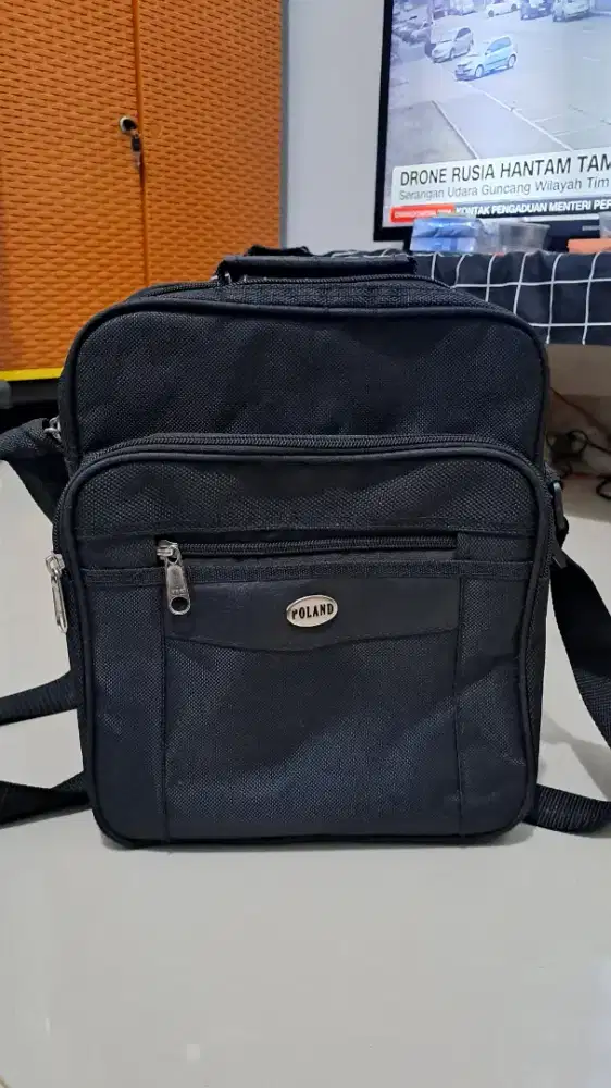 Tas selempang pria Poland