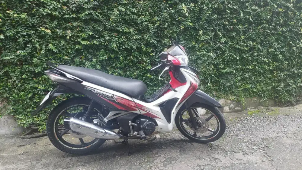 SUPRA X 125 HELM IN DOBEL CAKRAM.