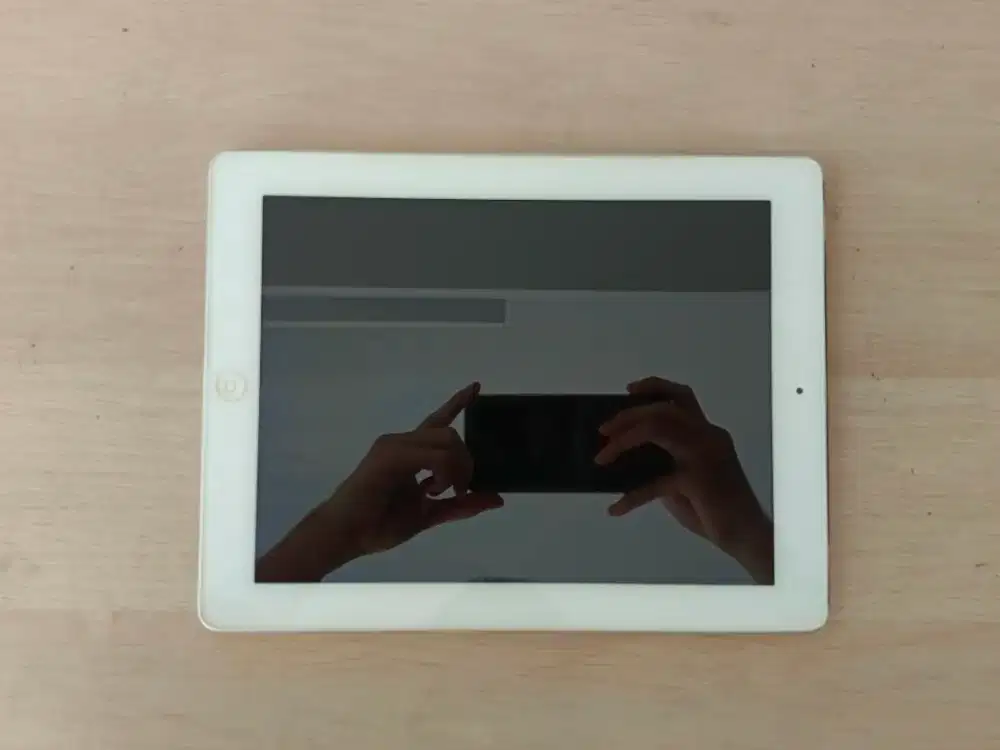 MC983ID/A iPad 2 2011 32GB Wi-Fi 3G White