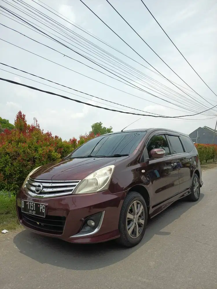Dijual cepat mobil Nissan grand livina 1.5 AT HWS 2011