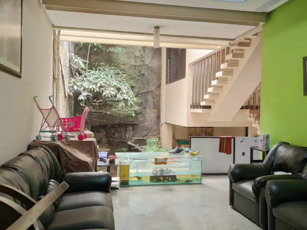 TURUN HARGA!  RUMAH TENGAH KOTA, lokasi strategis SAYAP SUDIRMAN