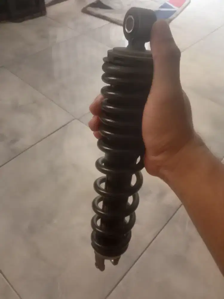 Jual shock breaker ORI copotan plus ban tubles sepasang