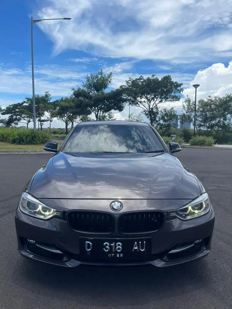 TDP rendah! BMW 320i 2.0 AT 2014 abu-abu!