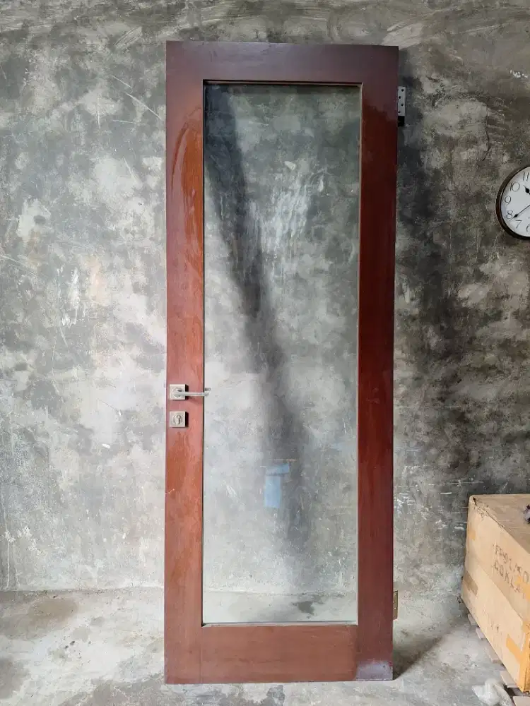 Pintu kayu kaca merbou
