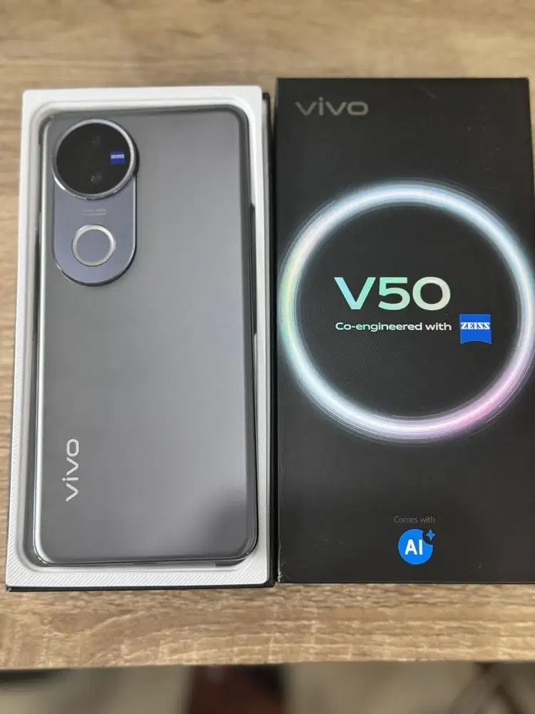 Vivo v50 12/256gb full original  Mulus masih ada garansi 04/26