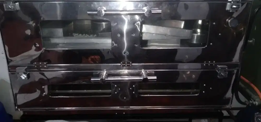 Oven stanles. 2 pintu api atas bawah.