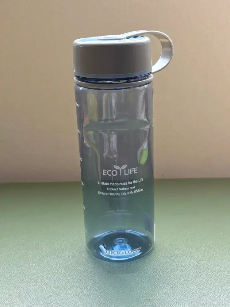 Lock & Lock Bisfree Two Tone Tritan dengan kapasitas 650 ml.