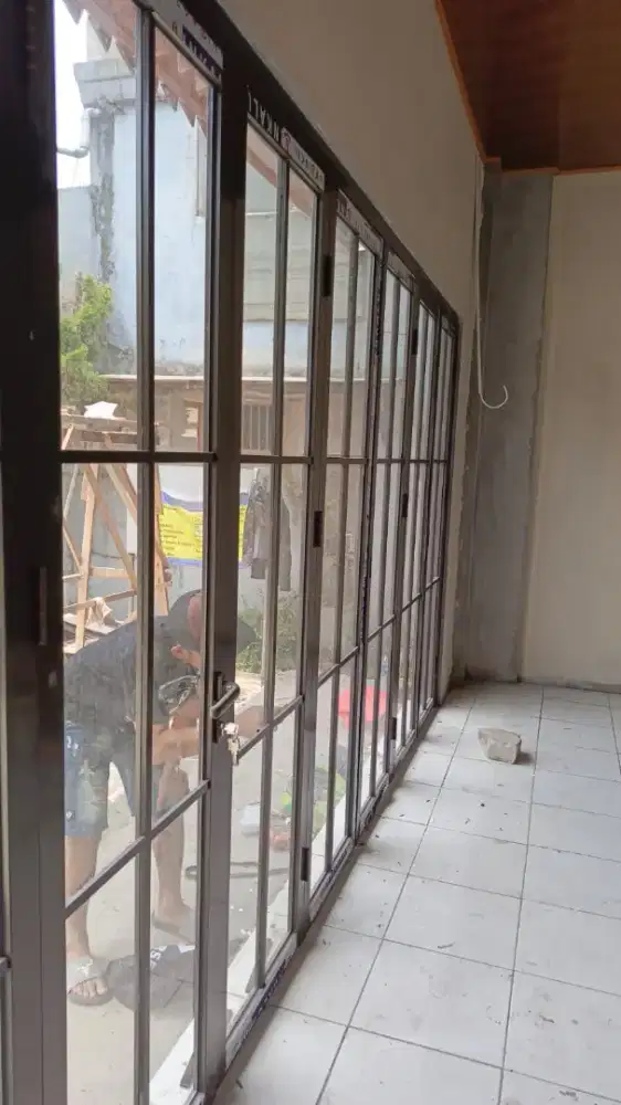 Pemasangan partisi kaca pintu aluminium