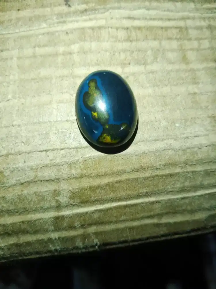 Bacan kembang motif orang berdiri di bukit