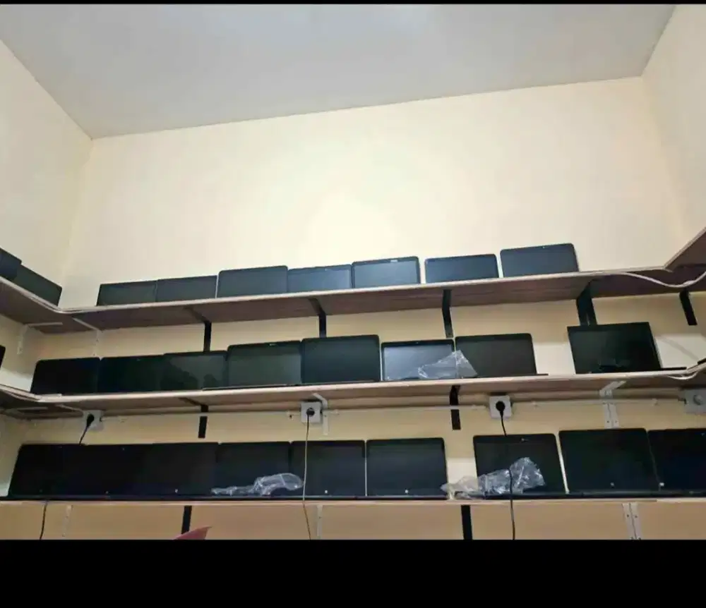 Laptop & Notebook •Mulai 1.600 -3.500 Juta -BERGARANSI -SIAP PAKE