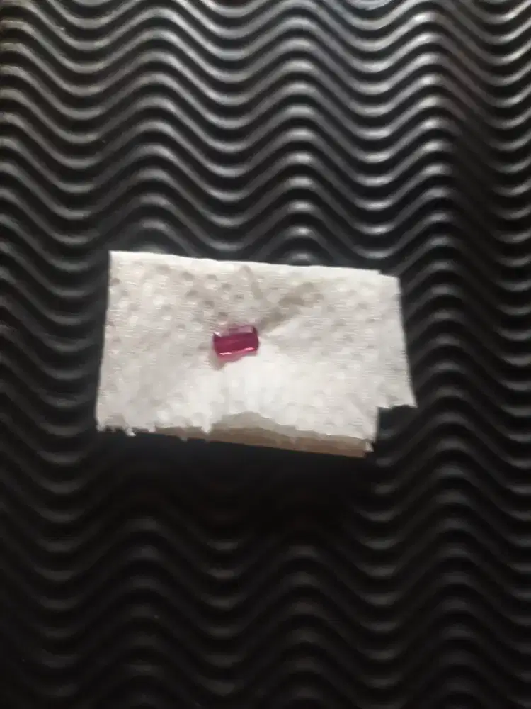 Permata Ruby kristal