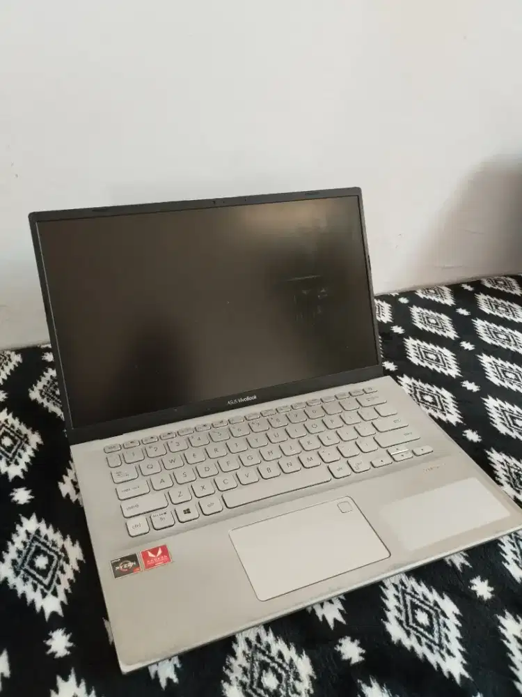 Asus AMD Ryzen 5 Ram 12 GB Nvme 512 Gaming Libas