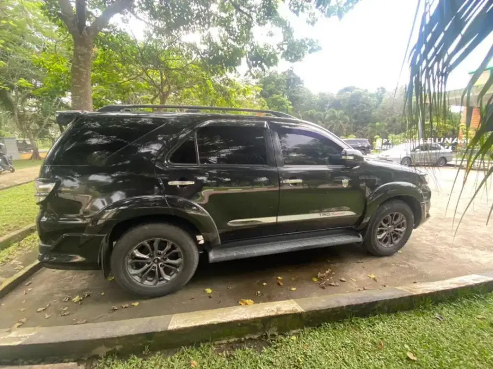 FORTUNER 2013 warna hitam