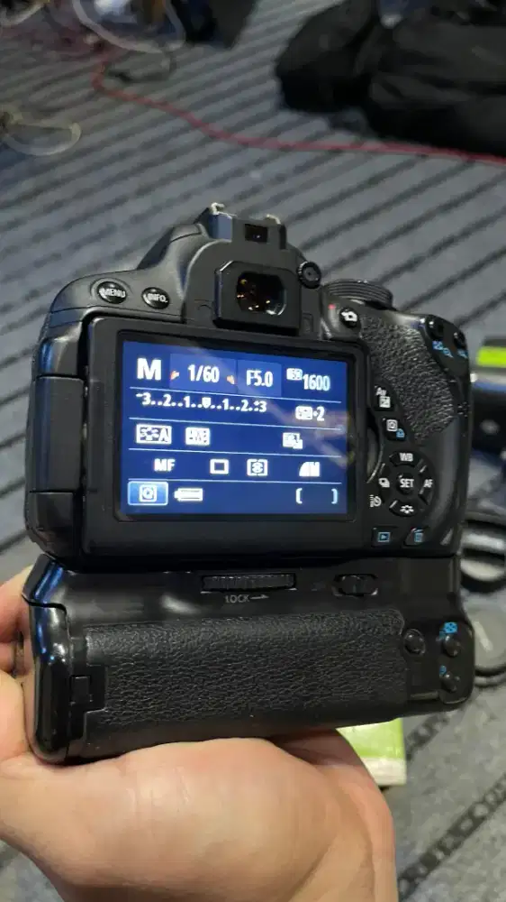 Jual Kamera Canon 700D + Paketan