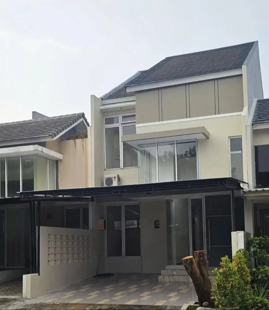 Rumah cantik 2 lantai siap huni di Citra Grand Cibubur Bekas