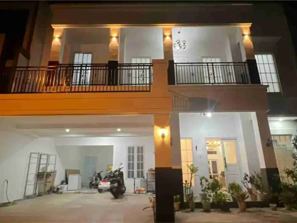 Di jual rumah bagus 2 lantai di Kebayoran residence