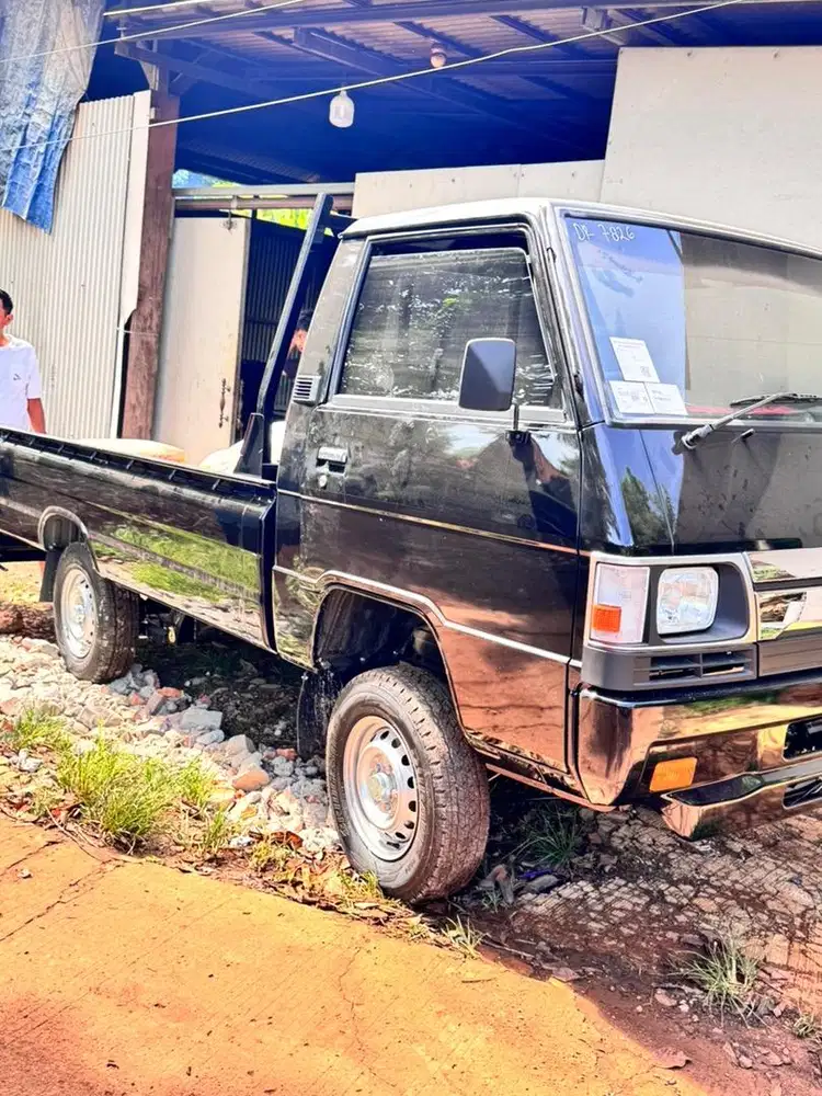 Mobil L300 baru 7 bln ( harga second mobil baru )