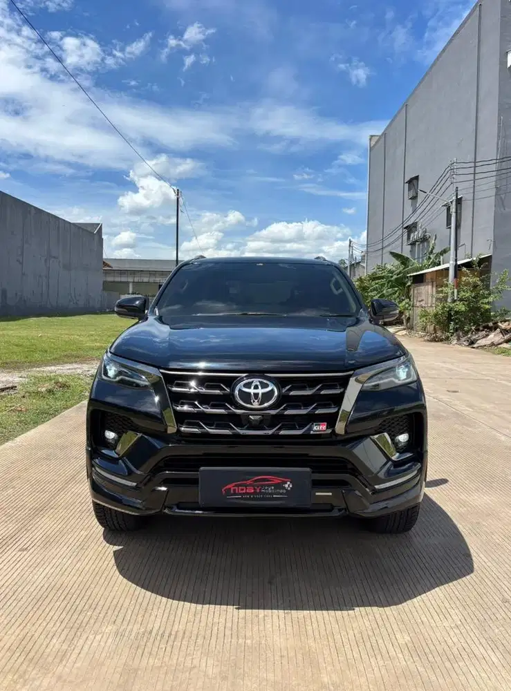 Toyota Fortuner VRZ 2.8 GR SPORT 2022 Automatic ( Hitam Metalik )