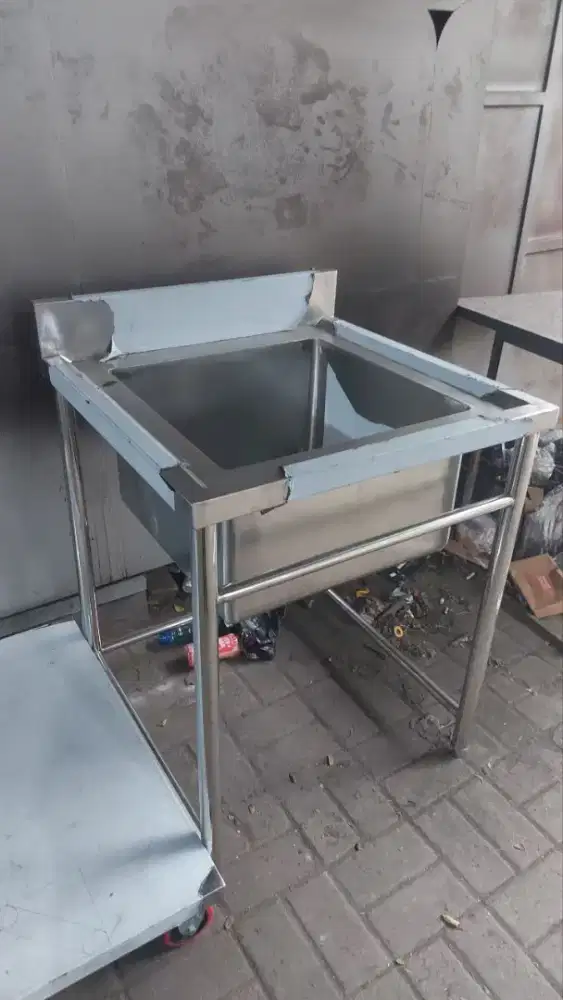 Sink 1 Lubang (Kondisi Baru)
Ukuran 70x70x85
Lubang 50x50x30