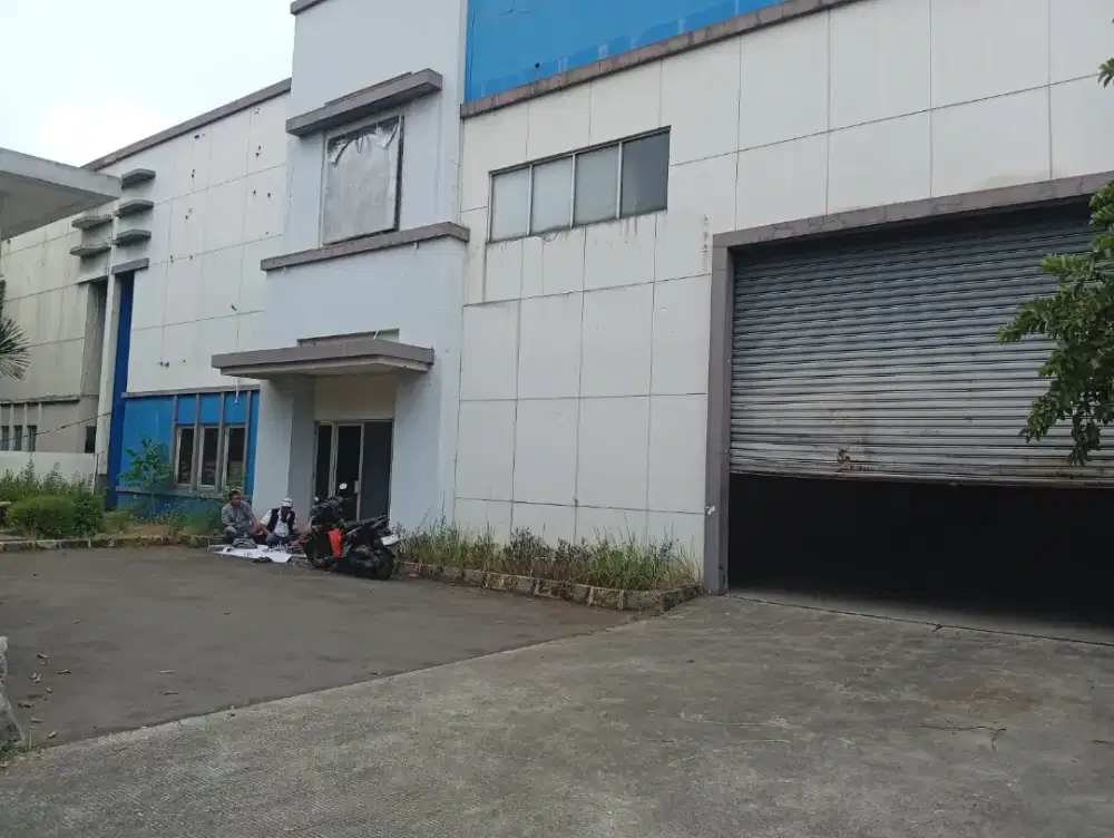 Sewa gudang segitiga emas