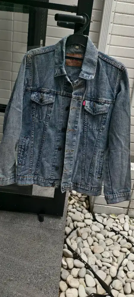 Preloved original Levi's jeans jacket size L