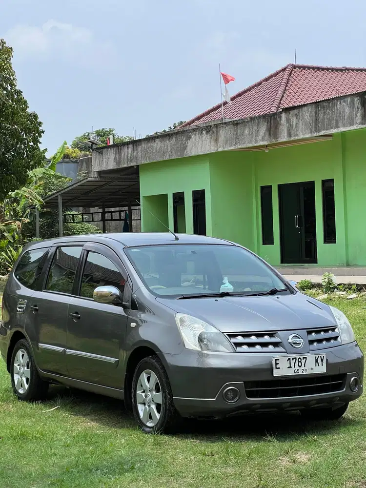 Nissan Grand livina 2010 Bensin