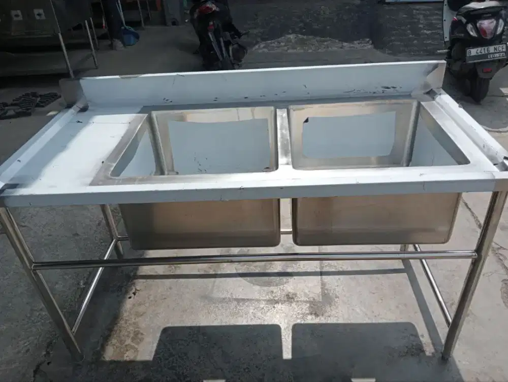 Stainles sink kitchen