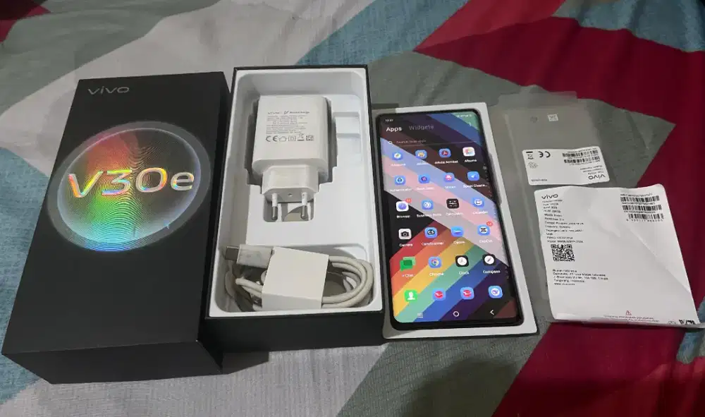 Vivo V30e 5G (8+8/256)