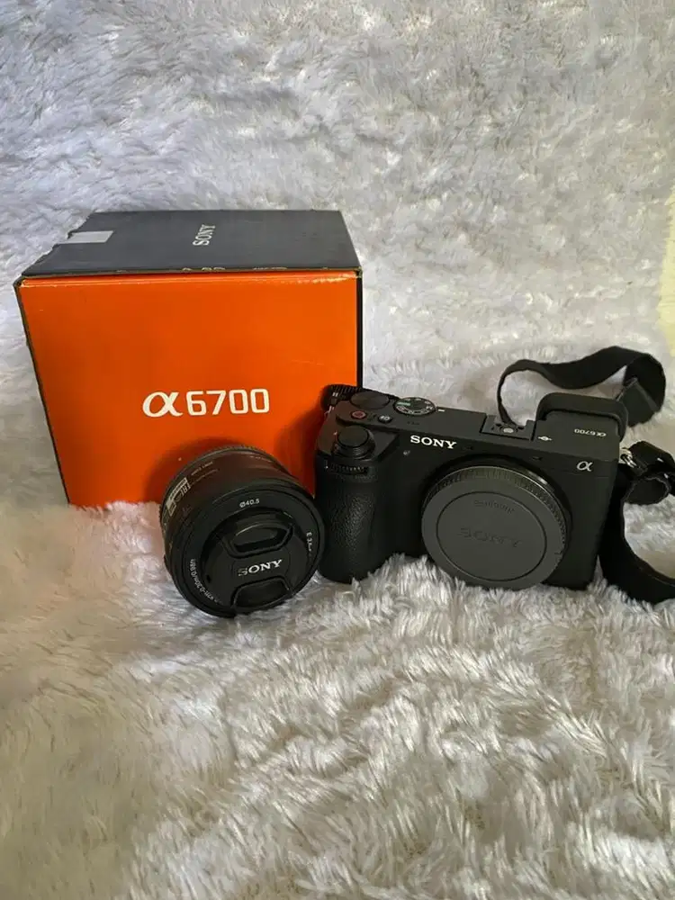 Sony Alpha A6700 Mirrorless Camera + Lensa Kit Sony 16-50