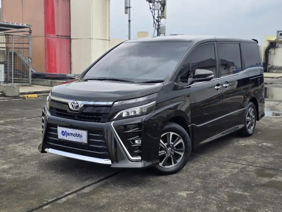 TERMURAH Toyota Voxy 2.0 Bensin-AT 2021 6EA