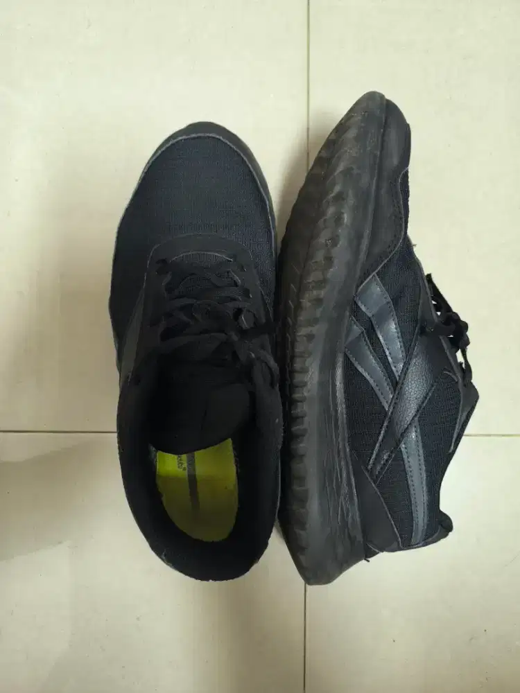 sepatu bekas Reebok size 44