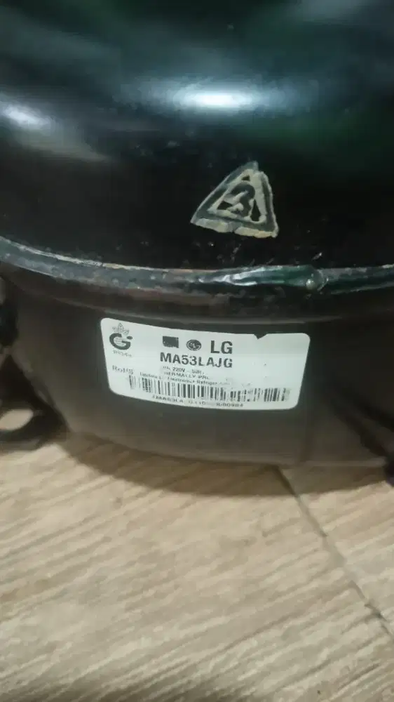 Mesin kulkas 5/8;merk Lg sawangan pasir putih