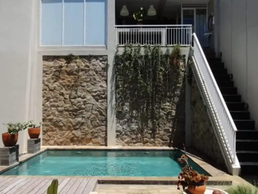 DIJUAL RUMAH VILA 5 Lantai di KOL MASTURI, LEMBANG, BANDUNG -kolam renang, R karaoke, taman²  FH