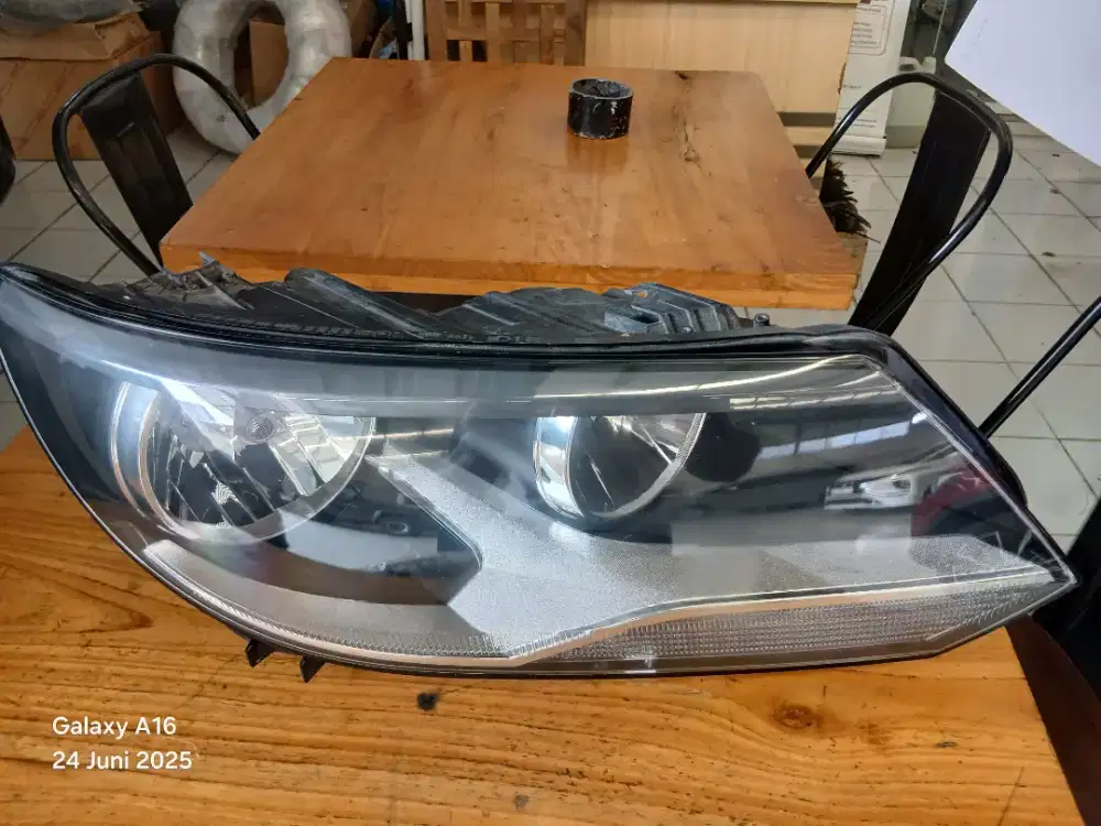 Headlamp Kanan VW Tiguan