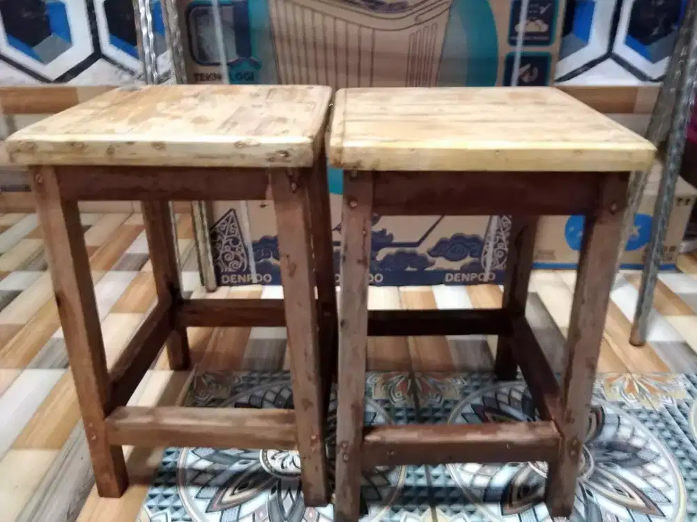 Kursi kayu minimalist