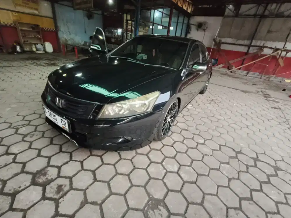 Dijual Honda Accord CP2 2.4 VTI-L AT