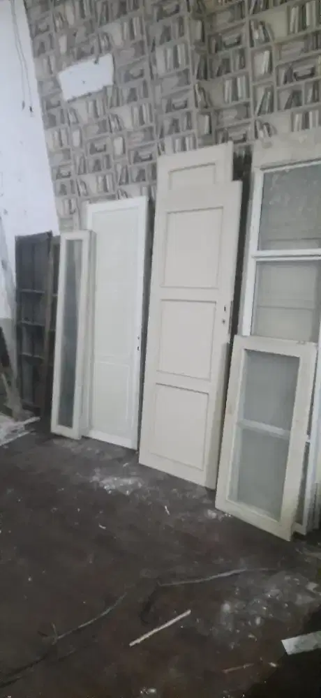 DIJUAL PINTU KAYU , PINTU KACA JENDELA ALUMUNIUM DLL. BISA BELI SATUAN