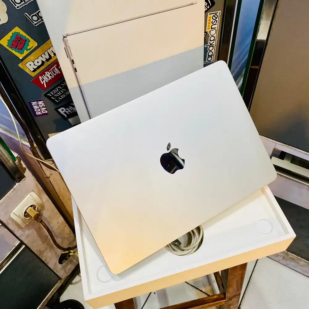 MACBOOK AIR M3 8/256GB IBOX