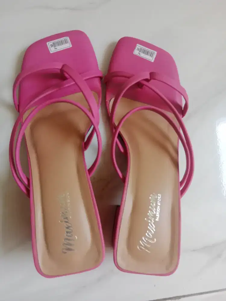 Sandal hak tahu
