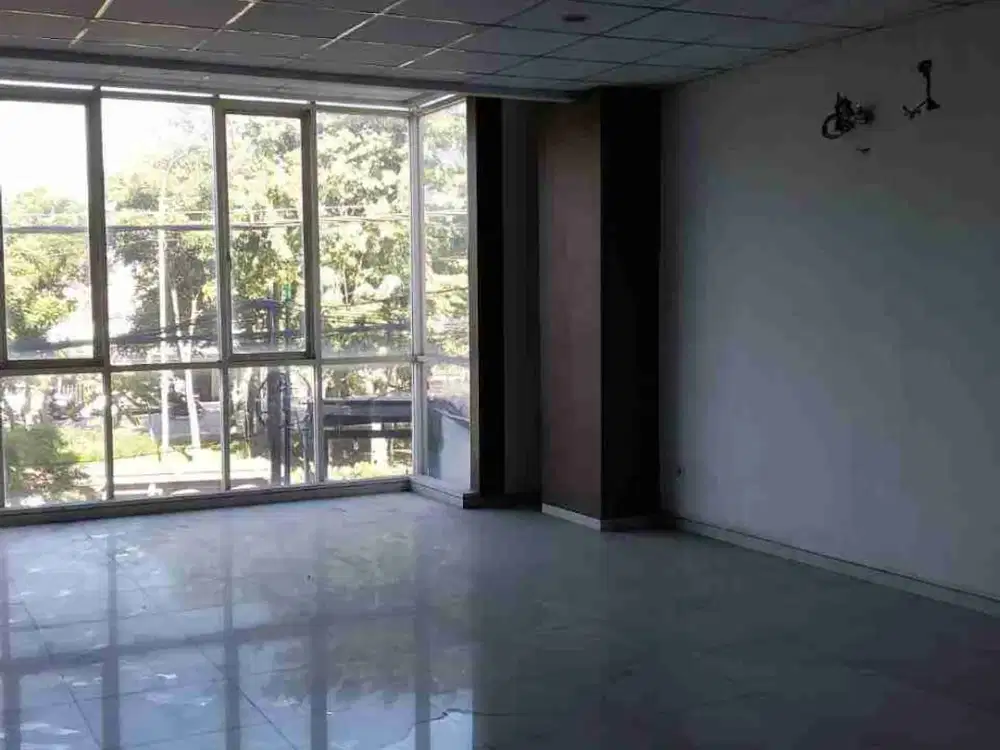 Disewakan gedung 3 lantai lokasi bagus dkt pelabuhan jl. perak barat surabaya
