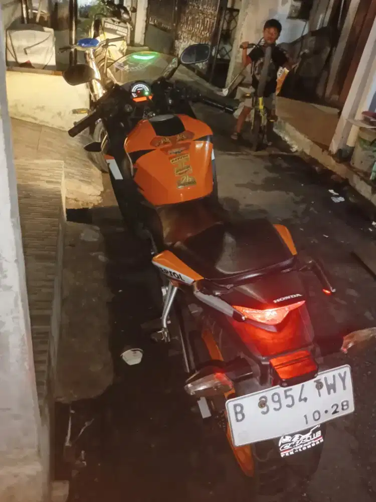 Honda cbr 150r repsol